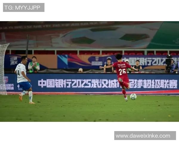 中国队迎战上港全力争胜期待精彩对决展现足球魅力与团队精神 中国队迎战上港全力争胜期待精彩对决展现足球魅力与团队精神