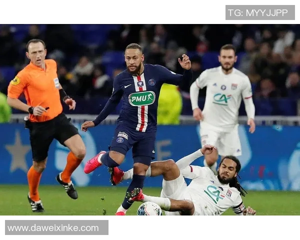 内马尔本赛季再度受伤巴黎欧冠之路面临严峻考验 内马尔本赛季再度受伤巴黎欧冠之路面临严峻考验