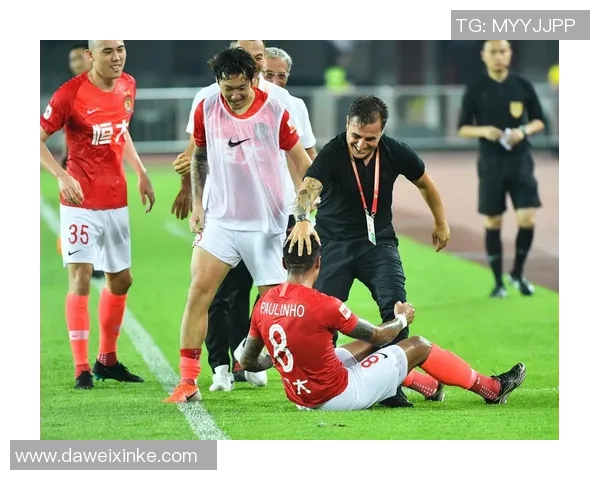 广州淘宝恒大主场迎战国安期待精彩对决球迷热情高涨助威球队奋勇争胜 广州淘宝恒大主场迎战国安期待精彩对决球迷热情高涨助威球队奋勇争胜