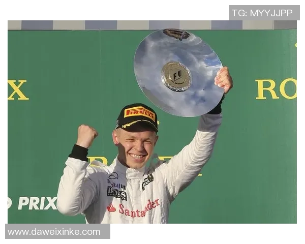 汉堡与奥厄激战正酣双方争夺胜利的精彩瞬间回顾 汉堡与奥厄激战正酣双方争夺胜利的精彩瞬间回顾